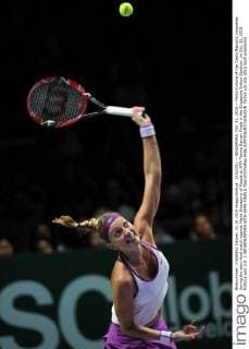 (151031) -- SINGAPORE, Oct. 31, 2015 -- Petra Kvitova of the Czech Republic competes during the semi-final match against Maria Sharapova of Russia at WTA Tennis Damen Finals in the Singapore Indoor Stadium, on Oct. 31, 2015. Kvitova won 2-0. ) (SP)SINGAPORE-WTA-SEMI-FINALS ThenxChihxWey 