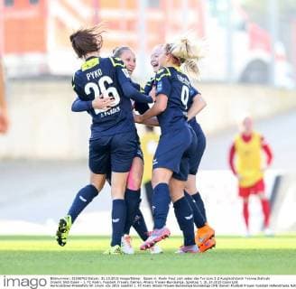 Essen vl. Koeln freut sich ueber das Tor zum 2:2 Ausgleichdurch Yvonne Zielinski (Koeln) SGS Essen - 1. FC Koeln, Fussball, Frauen, Damen, Allianz Frauen-Bundesliga, Spieltag 7, 31.10.2015 Copyright: Horn xEibner-Pressefoto EP_bhorn