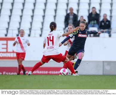 Essen vl. Isabel Hochstein (Essen), Yvonne Zielinski (Koeln) SGS Essen - 1. FC Koeln, Fussball, Frauen, Damen, Allianz Frauen-Bundesliga, Spieltag 7, 31.10.2015 Copyright: Horn xEibner-Pressefoto EP_bhorn