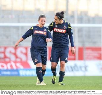 Essen vl. Frustrierte Koelner nach dem Gegentreffer, Mandana Knopf (Koeln), Tugba Tekkal (Koeln) SGS Essen - 1. FC Koeln, Fussball, Frauen, Damen, Allianz Frauen-Bundesliga, Spieltag 7, 31.10.2015 Copyright: Horn xEibner-Pressefoto EP_bhorn
