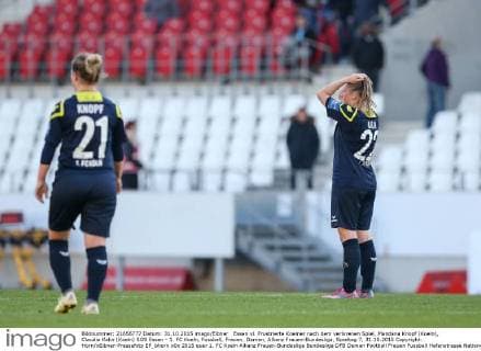 Essen vl. Frustrierte Koelner nach dem verlorenen Spiel, Mandana Knopf (Koeln), Claudia Kalin (Koeln) SGS Essen - 1. FC Koeln, Fussball, Frauen, Damen, Allianz Frauen-Bundesliga, Spieltag 7, 31.10.2015 Copyright: Horn xEibner-Pressefoto EP_bhorn