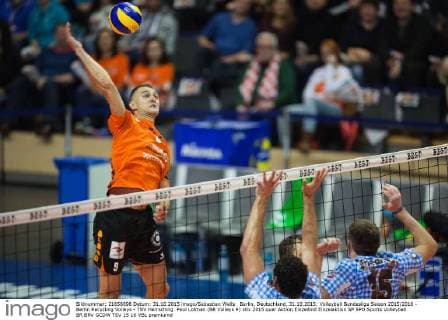Berlin, Deutschland, 31.10.2015: Volleyball Bundesliga Saison 2015 2016 - Berlin Recycling Volleys - TSV Herrsching. Paul Lotman (BR Volleys 9)