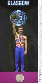 31.10.2015. Glasgow, Scotland. FIG Artistic Gymnastics World Championships. Day Nine. Max WHITLOCK (GBR) 2014 World Championships All-Around Silver Medallist waves to the spectators from the Podium after receiving his Gold Medal in the Pommel Horse. xRolandxHarrisonx  ActionPlus11677853