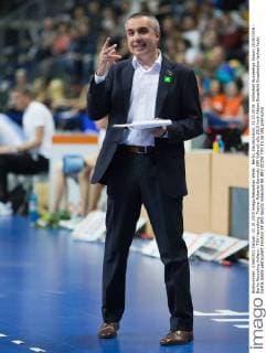 Berlin, Deutschland, 31.10.2015: Volleyball Bundesliga Saison 2015 2016 - Berlin Recycling Volleys - TSV Herrsching. Trainer Roberto Serniotti (BR Volleys)