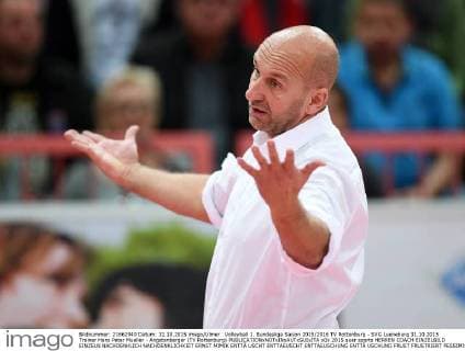 Volleyball 1. Bundesliga Saison 2015 2016 TV Rottenburg - SVG Lueneburg 31.10.2015 Trainer Hans Peter Mueller - Angstenberger (TV Rottenburg) 