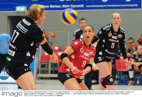 v.l.: Gina Mancuso, Myrthe Schoot und Michelle Bartsch (alle Dresden), Dresdner SC gegen Allianz MTV Stuttgart, Volleyball, 1. Bundesliga Frauen, 1. Liga, Margon-Arena Dresden Bodenbacher Straße, DSC, Saison 2015 2016, 31.10.2015,