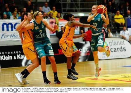 Saarlouis Lucille Peroche,ChemCats Chemnitz- 13, beim Wurf, TV Saarlouis Royals vs ChemCats Chemnitz, Basketball , DBBL Bundesliga,31.10.15, Copyright: Franzx Eibner-Pressefoto EP_pfz
