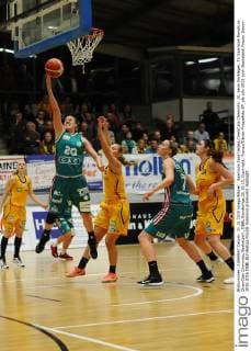 Saarlouis Sara Halasz,ChemCats Chemnitz- 20, beim Korbleger, TV Saarlouis Royals vs ChemCats Chemnitz, Basketball , DBBL Bundesliga,31.10.15, Copyright: Franzx Eibner-Pressefoto EP_pfz