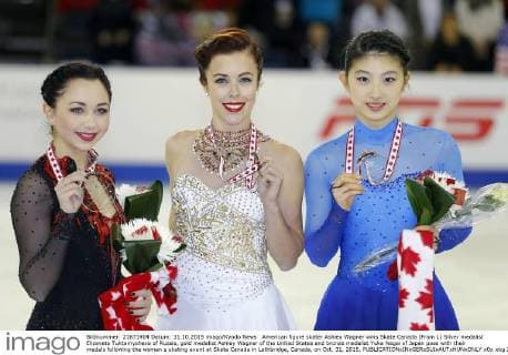 American figure skater Ashley Wagner wins Skate Canada (From L) Silver medalist Elizaveta Tuktamysheva of Russia, gold medalist Ashley Wagner of the United States and bronze medalist Yuka Nagai of Japan pose with their medals following the women s skating event at Skate Canada in Lethbridge, Canada, on Oct. 31, 2015. 