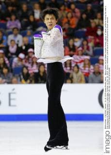 Hanyu takes 2nd at Skate Canada Yuzuru Hanyu of Japan performs during the men s free program at Skate Canada in Lethbridge, Canada, on Oct. 31, 2015. Hanyu marked an overall score of 259.54 points to finish second. 