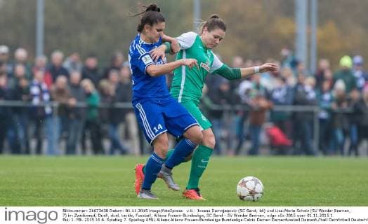 v.li.: Jovana Damnjanovic (SC Sand, 14) und Lisa-Marie Scholz (SV Werder Bremen, 7) im Zweikampf, Duell, duel, tackle, Fussball, Allianz Frauen-Bundesliga, SC Sand - SV Werder Bremen, xdgx