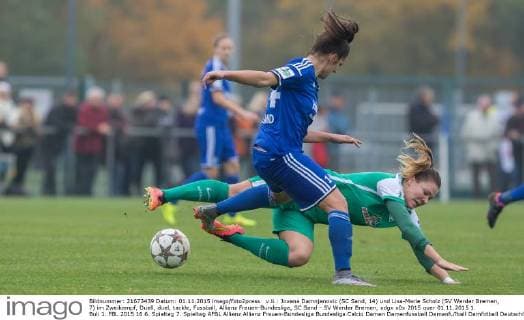 v.li.: Jovana Damnjanovic (SC Sand, 14) und Lisa-Marie Scholz (SV Werder Bremen, 7) im Zweikampf, Duell, duel, tackle, Fussball, Allianz Frauen-Bundesliga, SC Sand - SV Werder Bremen, xdgx