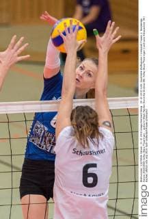 31-10-2015 Suhl- Sporthalle Wolfsgrube Volleyball Frauen 1. Bundesliga Saison 2015 2016 Volley Stars Thueringen : Ladies in Black Aachen Dominika Drobnai 06( Volley Stars Thueringen ) und Lene Scheuschner 06 ( Aachen) Aktion