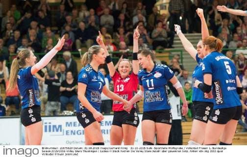 31-10-2015 Suhl- Sporthalle Wolfsgrube Volleyball Frauen 1. Bundesliga Saison 2015 2016 Volley Stars Thueringen : Ladies in Black Aachen Die Volley Stars Jubeln über gewonnen Satz. Aktion