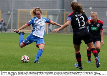 v.li.: Fabienne Dongus (Hoffenheim, 33) zieht ab, trifft aber nur den Pfosten, Fussball, Allianz Frauen-Bundesliga, TSG 1899 Hoffenheim - 1. FFC Turbine Potsdam, xozx
