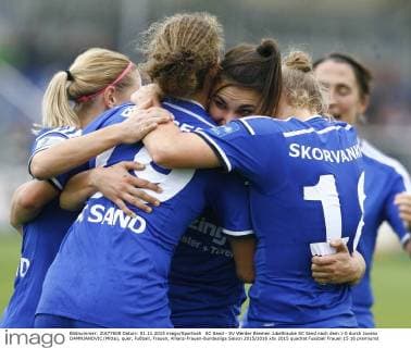 SC Sand - SV Werder Bremen Jubeltraube SC Sand nach dem 1-0 durch Jovana DAMNJANOVIC (Mitte), quer, Fußball, Frauen, Allianz-Frauen-Bundesliga Saison 2015 2016