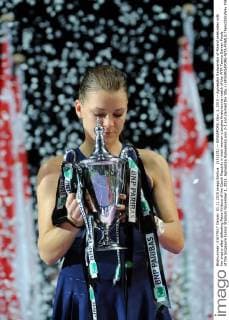 (151101) -- SINGAPORE, Nov. 1, 2015 -- Agnieszka Radwanska of Poland celebrates with her trophy after defeating Petra Kvitova of the Czech Republic in their women s singles finals tennis match of the WTA Tennis Damen Finals at the Singapore Indoor Stadium November 1, 2015. Agnieszka Radwanska won 2-1 and claimed the title.) (SP)SINGAPORE-WTA-FINALS ThenxChihxWey 