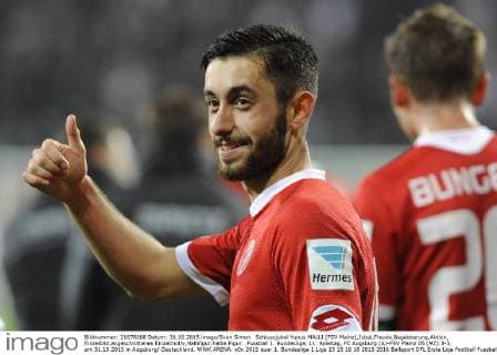 Schlussjubel Yunus MALLI (FSV Mainz),Jubel,Freude,Begeisterung,Aktion, Einzelbild,angeschnittenes Einzelmotiv,Halbfigur,halbe Figur. ,Fussball 1. Bundesliga, 11. Spieltag, FC Augsburg (A)-FSV Mainz 05 (MZ) 3-3, am 31.10.2015 in Augsburg Deutschland. WWK ARENA.
