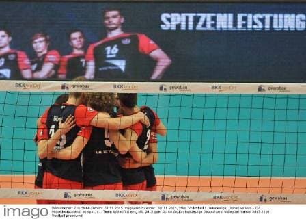 01.11.2015, xtkx, Volleyball 1. Bundesliga, United Volleys - CV Mitteldeutschland, emspor, v.l. Team United Volleys,