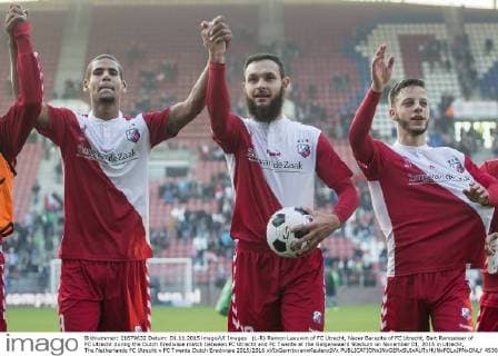 (L-R) Ramon Leeuwin of FC Utrecht, Nacer Barazite of FC Utrecht, Bart Ramselaar of FC Utrecht during the Dutch Eredivisie match between FC Utrecht and FC Twente at the Galgenwaard Stadium on November 01, 2015 in Utrecht, The Netherlands FC Utrecht v FC Twente Dutch Eredivisie 2015 2016 xVIxGerritxvanxKeulenxIVx 4530806