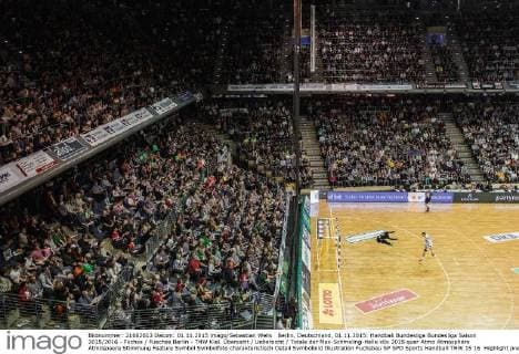Berlin, Deutschland, 01.11.2015: Handball Bundesliga Bundesliga Saison 2015 2016 - Füchse Fuechse Berlin - THW Kiel. Übersicht Uebersicht Totale der Max-Schmeling-Halle