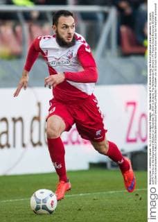 Nacer Barazite of FC Utrecht during the Dutch Eredivisie match between FC Utrecht and FC Twente at the Galgenwaard Stadium on November 01, 2015 in Utrecht, The Netherlands FC Utrecht v FC Twente Dutch Eredivisie 2015 2016 xVIxGerritxvanxKeulenxIVx 4532644