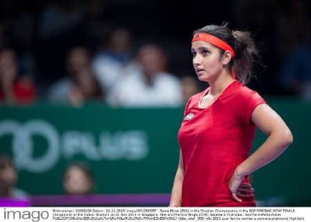 Sania Mirza (IND) in the Doubles Championship in the BNP PARIBAS WTAF FINALS (Singapore) at the Indoor Stadium on 01 Nov 2015 in Singapore. She and Martina Hingis (CHE) became a Champion. NoxThirdxPartyxSales  (ldta_wtaf_309)