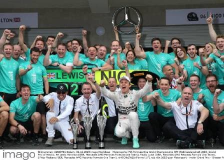 Motorsports: FIA Formula One World Championship WM Weltmeisterschaft 2015, Grand Prix of Mexico, 44 Lewis Hamilton (GBR, Mercedes AMG Petronas Formula One Team), Paddy Lowe (GBR, Mercedes AMG Petronas Formula One Team), 6 Nico Rosberg (GER, Mercedes AMG Petronas Formula One Team), xHOCHxZWEIx