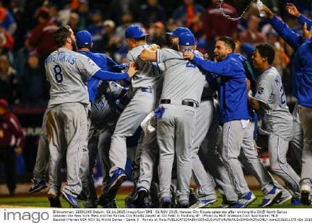 01 NOV 2015: Kansas City Royals celebrate after winning the 2015 World Series between the New York Mets and the Kansas City Royals played at Citi Field in Flushing,NY. (Photo by Rich Graessle Icon Sportswire) MLB Baseball Herren USA NOV 01 World Series - Game 5 - Royals at Mets Icon1031151375 EDITORIAL USE ONLY