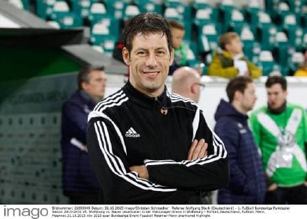 Referee Wolfgang Stark (Deutschland) - 1. Fußball Bundesliga Punktspiel Saison 2015-2016 VfL Wolfsburg vs. Bayer Leverkusen in der Volkswagen Arena in Wolfsburg - Portrait,Deutschland, Fußball, Mann, Maenner,31.10.2015