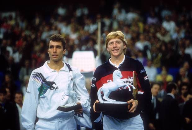 Siegerehrung Eurocard Open Stuttgart 1990, Ivan Lendl (CSSR) und Sieger Boris Becker (Deutschland)