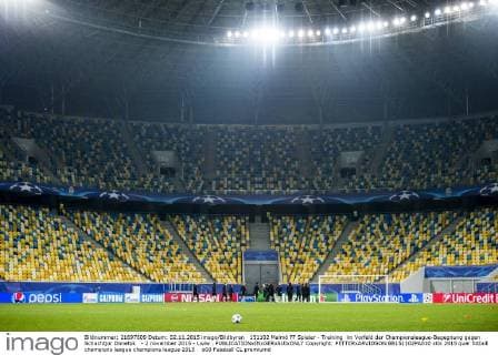 151102 Malmö FF Spieler - Training im Vorfeld der Championsleague-Begegnung gegen Schachtjor Donetsk - 2 november 2015 - Lwiw .  Copyright: PETTERxARVIDSON BB151102PA010