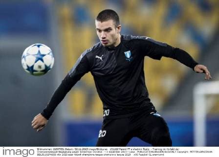 151102 Malmö FF s Vladimir Rodic - Training im Vorfeld der Championsleague-Begegnung gegen Schachtjor Donetsk - 2 november 2015 - Lwiw .  Copyright: PETTERxARVIDSON BB151102PA020