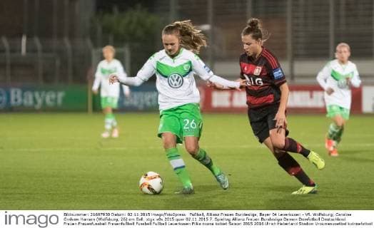 Fußball, Allianz Frauen Bundesliga, Bayer 04 Leverkusen - VfL Wolfsburg; Caroline Graham Hansen (Wolfsburg, 26) am Ball. xtgx
