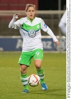 Fußball, Allianz Frauen Bundesliga, Bayer 04 Leverkusen - VfL Wolfsburg; Anna Blässe (Wolfsburg, 9) Freisteller, Einzelbild, Aktion, action. xtgx