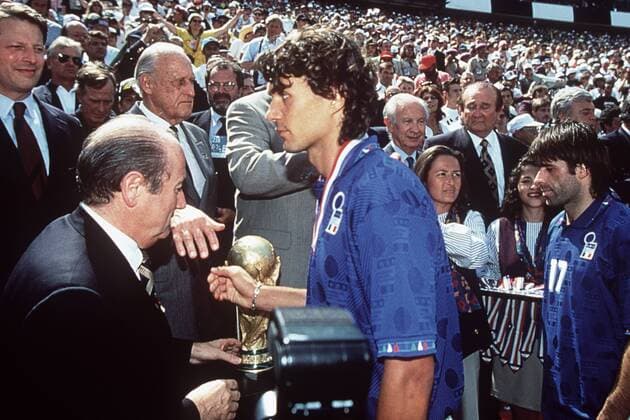 PAOLO MALDINI, JOSEPH BLATTER, JOAO HAVELANGE, ALBERIGO EVANI - Pasadena, USA - FIFA Fussball WM, Finale, Brasilien vs. Italien