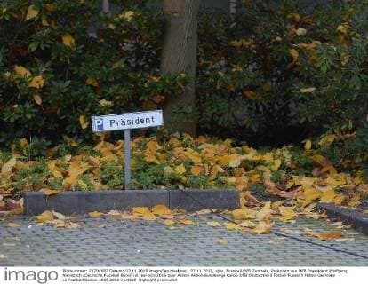 03.11.2015, xjhx, Fussball DFB Zentrale, Parkplatz von DFB Praesident Wolfgang Niersbach (Deutsche Fussball Bund) ist leer