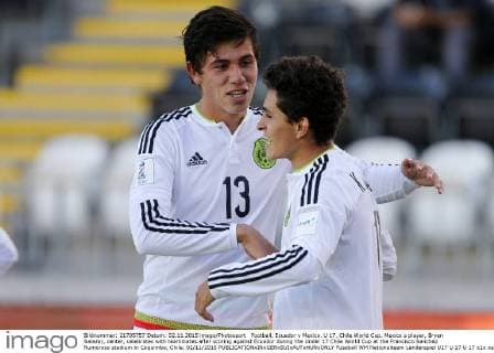 Football, Ecuador v Mexico. U 17, Chile World Cup. Mexico s player, Bryan Salazar, center, celebrates with teammates after scoring against Ecuador during the Under 17 Chile World Cup at the Francisco Sanchez Rumoroso stadium in Coquimbo, Chile. 02 11 2015 