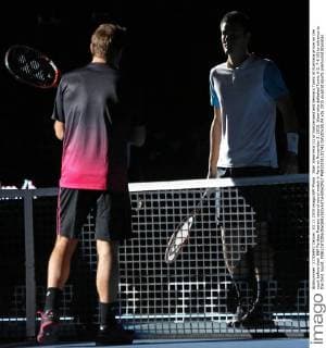 Stan Wawrinka (L) of Switzerland and Bernard Tomic of Australia arrive on the court before their BNP Paribas Masters second round match in Paris on November 3, 2015. Wawrinka defeated Tomic 6-3, 7-6 (6) to advance to the third round.  PAR20151103741 DAVIDxSILPA