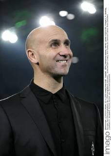 Fussball, UEFA Champions League, Herren, Saison 2015 2016, Gruppe D, 4. Spieltag, Borussia Park Mönchengladbach, Bor. Mönchengladbach (schwarz) - Juventus Turin (rosa); Drei Punkte für Interims-Trainer Andre Schubert (Gladbach)?!. Einzelbild, Portrait, Porträt.