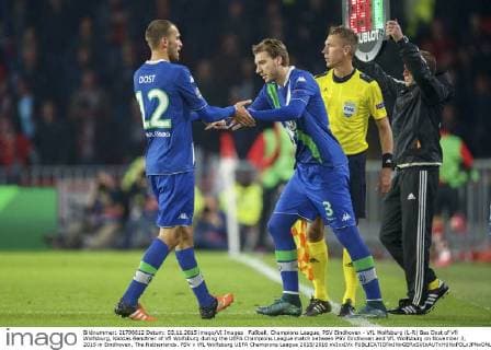 Fußball, Champions League, PSV Eindhoven - VfL Wolfsburg (L-R) Bas Dost of Vfl Wolfsburg, Nicklas Bendtner of Vfl Wolfsburg during the UEFA Champions League match between PSV Eindhoven and VfL Wolfsburg on November 3, 2015 in Eindhoven, The Netherlands. PSV v VfL Wolfsburg UEFA Champions League 2015 2016 xVIxxIVx 4541023