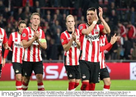 Eindhoven Jubel beim PSV Eindhoven ueber den Sieg - im Vordergrund Hector Moreno ( 3, PSV Eindhoven) PSV Eindhoven - VfL Wolfsburg, Fussball, Champions-League, 03.11.2015, Copyright: Deutzmann Eibner-Pressefoto EP_CDN