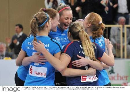 04.11.2015, xtkx, Volleyball DVV Pokal, VC Wiesbaden - NawaRo Straubing, emspor .l. VCW feiert einen Punkt,