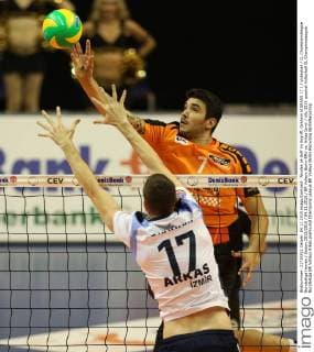 Nicolas Le Goff im Angriff, Graham VIGRASS 17 Volleyball CL Championsleague Bundesliga Herren Saison 2015 2016 04.11.2015 BR Volleys Berlin BRV vs. Arkas Izmir