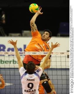 Nicolas Le Goff im Angriff, Hakki CAPKINOGLU 9 Volleyball CL Championsleague Bundesliga Herren Saison 2015 2016 04.11.2015 BR Volleys Berlin BRV vs. Arkas Izmir