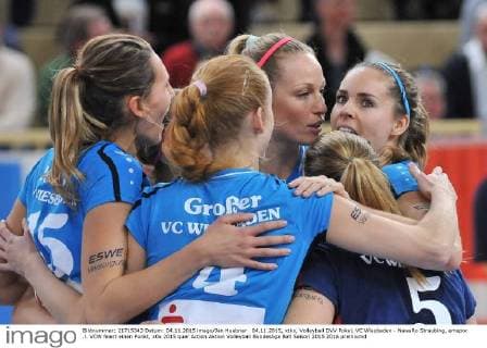 04.11.2015, xtkx, Volleyball DVV Pokal, VC Wiesbaden - NawaRo Straubing, emspor .l. VCW feiert einen Punkt,