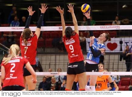 Stuttgart Volleyball DVV-Pokal Allianz MTV Stuttgart vs. Rote Raben Vilsbiburg, rechts Renata Sandor (Stuttgart)