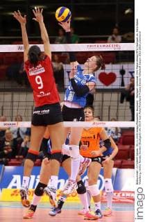 Stuttgart Volleyball DVV-Pokal Allianz MTV Stuttgart vs. Rote Raben Vilsbiburg, rechts Renata Sandor (Stuttgart)