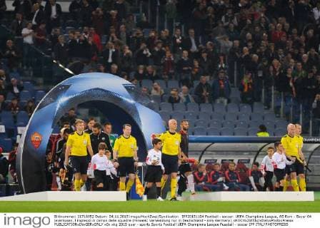 IPP20151104 Football - soccer: UEFA Champions League, AS Rom - Bayer 04 leverkusen, l ingresso in campo delle squadre (Hinweis: Verwendung nur in Deutschland - only Germany) xHOCHxZWEIx xItalyxPhotoxPressx 