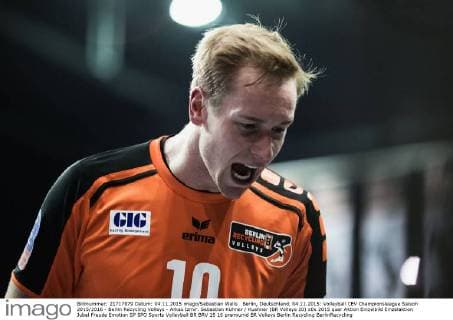 Berlin, Deutschland, 04.11.2015: Volleyball CEV Championsleague Saison 2015 2016 - Berlin Recycling Volleys - Arkas Izmir. Sebastian Kühner Kuehner (BR Volleys 20)